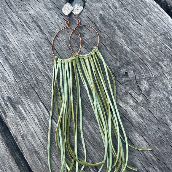 Long fringe leather earrings - Picture 5 of 7